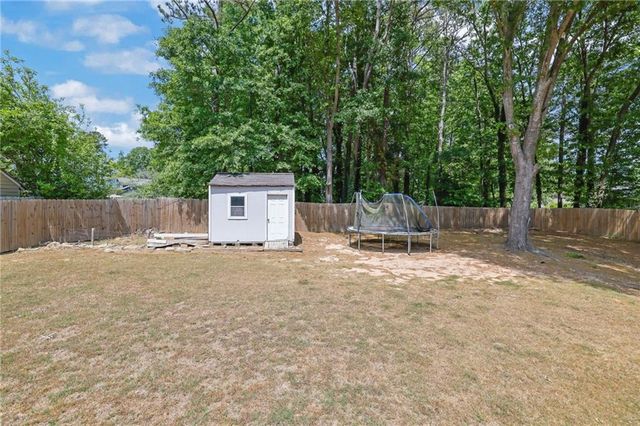 1895 Meadowchase Court, Snellville, GA 30078