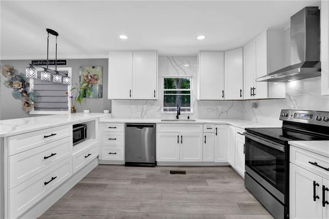 1895 Meadowchase Court, Snellville, GA 30078