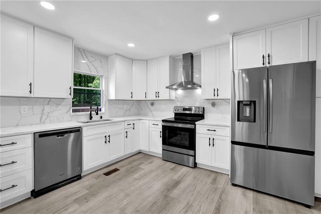 1895 Meadowchase Court, Snellville, GA 30078