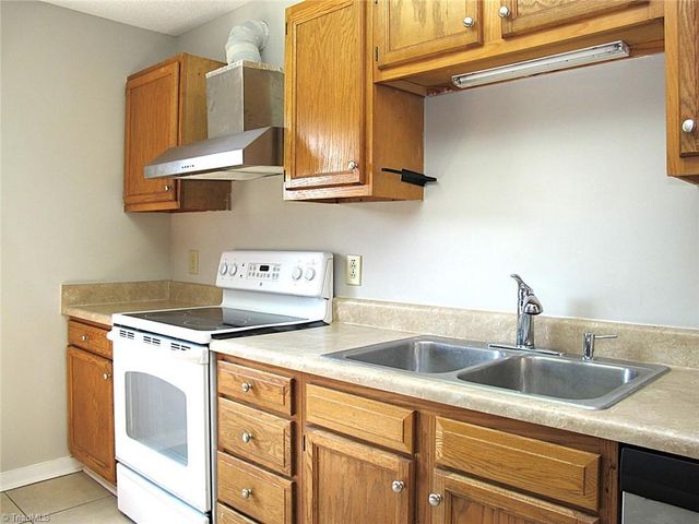 701 Pilgrim Ford Court, Clemmons, NC 27012