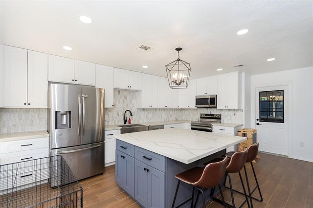 10122 Rustic Gate Road, La Porte, TX 77571