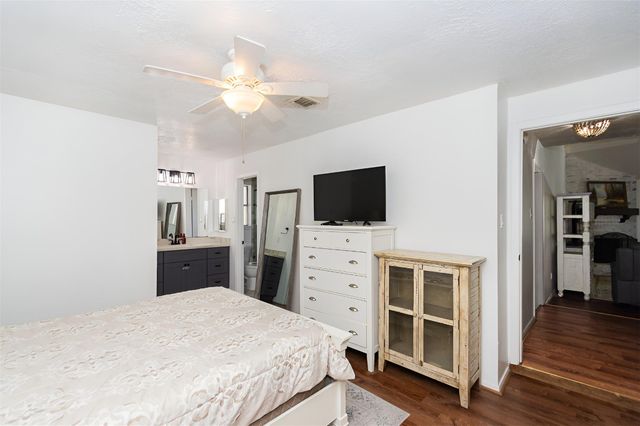 10122 Rustic Gate Road, La Porte, TX 77571