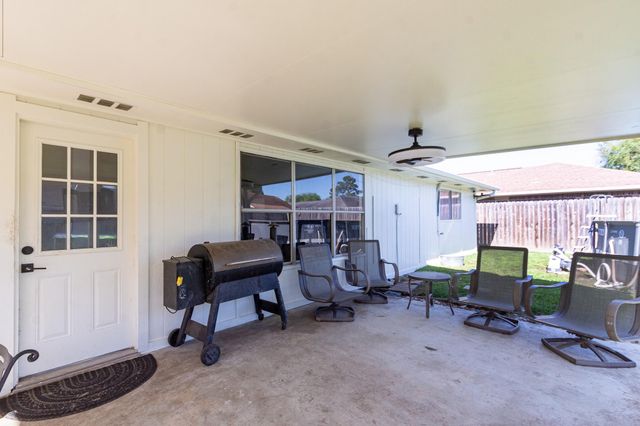 10122 Rustic Gate Road, La Porte, TX 77571