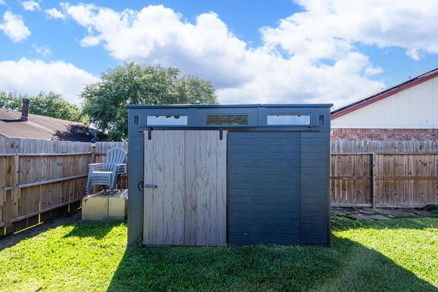 10122 Rustic Gate Road, La Porte, TX 77571