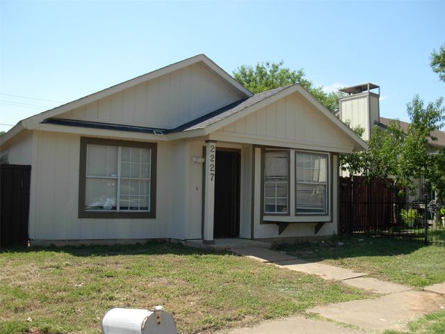 2227 Nantucket Village Drive, Dallas, TX 75227