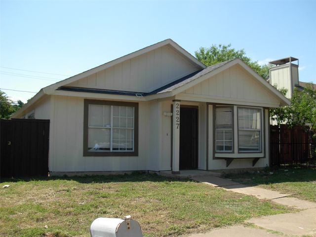 2227 Nantucket Village Drive, Dallas, TX 75227
