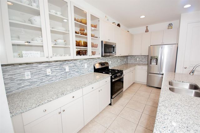 215 AVENHAM DRIVE, Deland, FL 32724