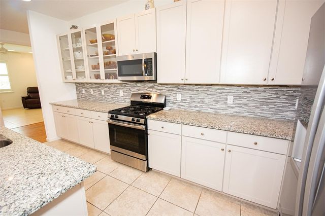 215 AVENHAM DRIVE, Deland, FL 32724