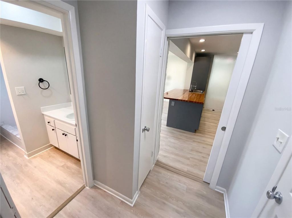 Image 14 of property listing at 408 OCEAN COURT, Clearwater, FL 33756