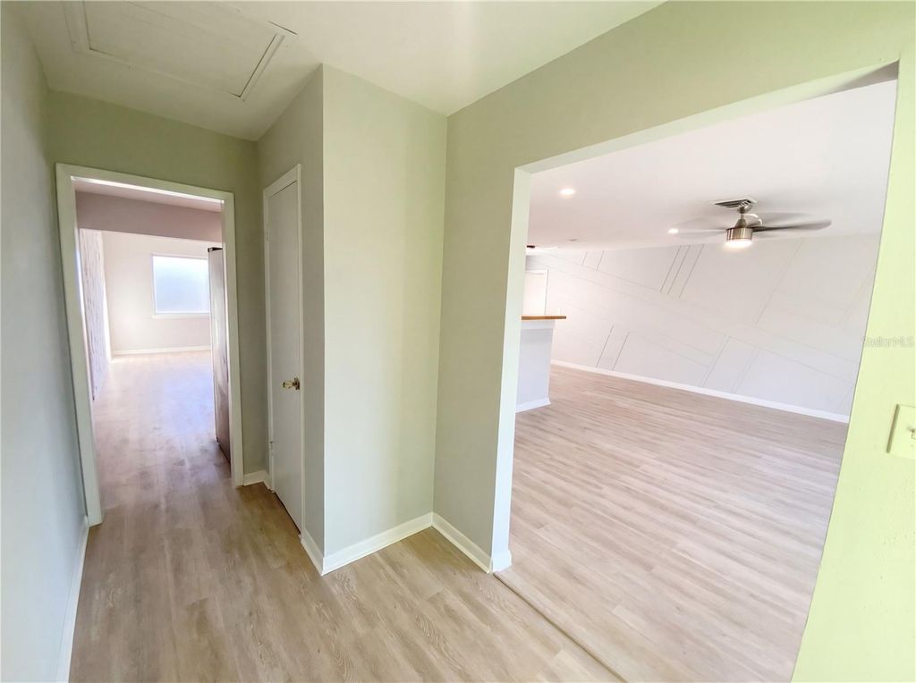 Image 20 of property listing at 408 OCEAN COURT, Clearwater, FL 33756