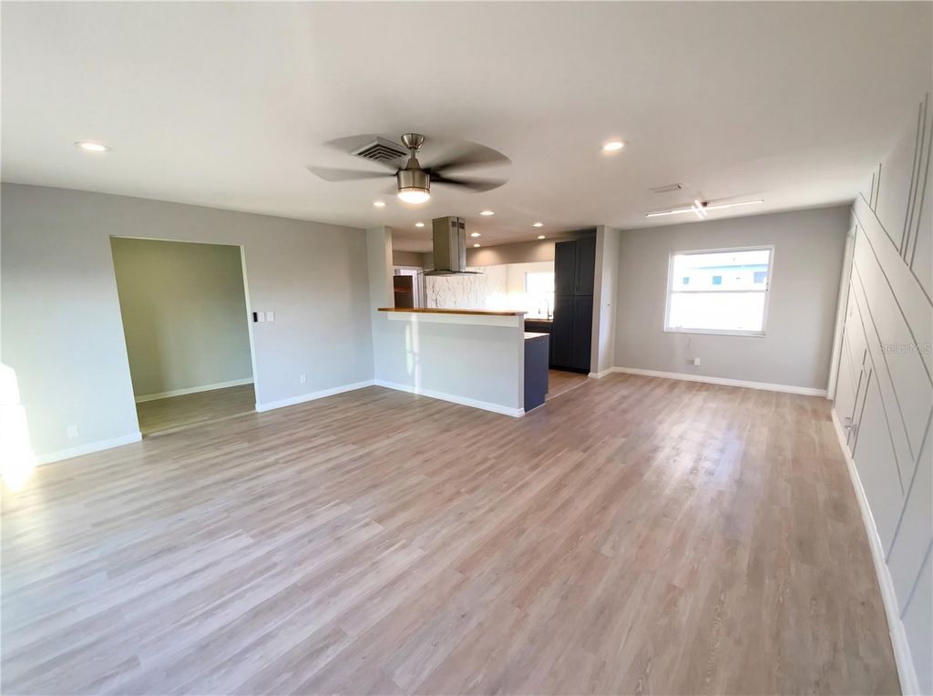 Image 23 of property listing at 408 OCEAN COURT, Clearwater, FL 33756