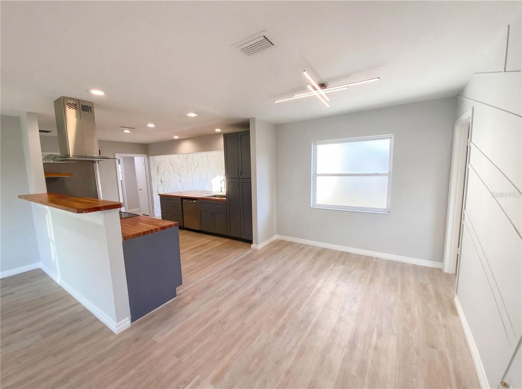 Image 24 of property listing at 408 OCEAN COURT, Clearwater, FL 33756