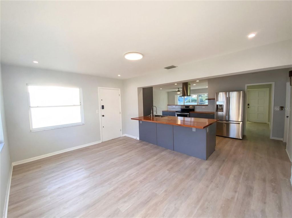 Image 31 of property listing at 408 OCEAN COURT, Clearwater, FL 33756