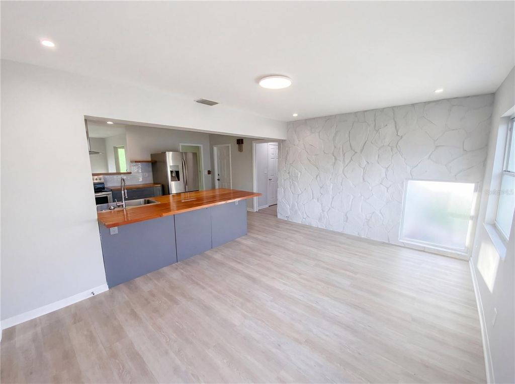 Image 32 of property listing at 408 OCEAN COURT, Clearwater, FL 33756