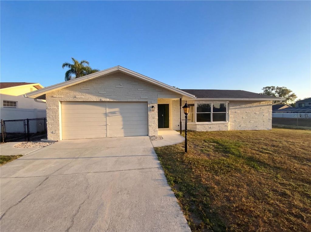 Image 7 of property listing at 408 OCEAN COURT, Clearwater, FL 33756