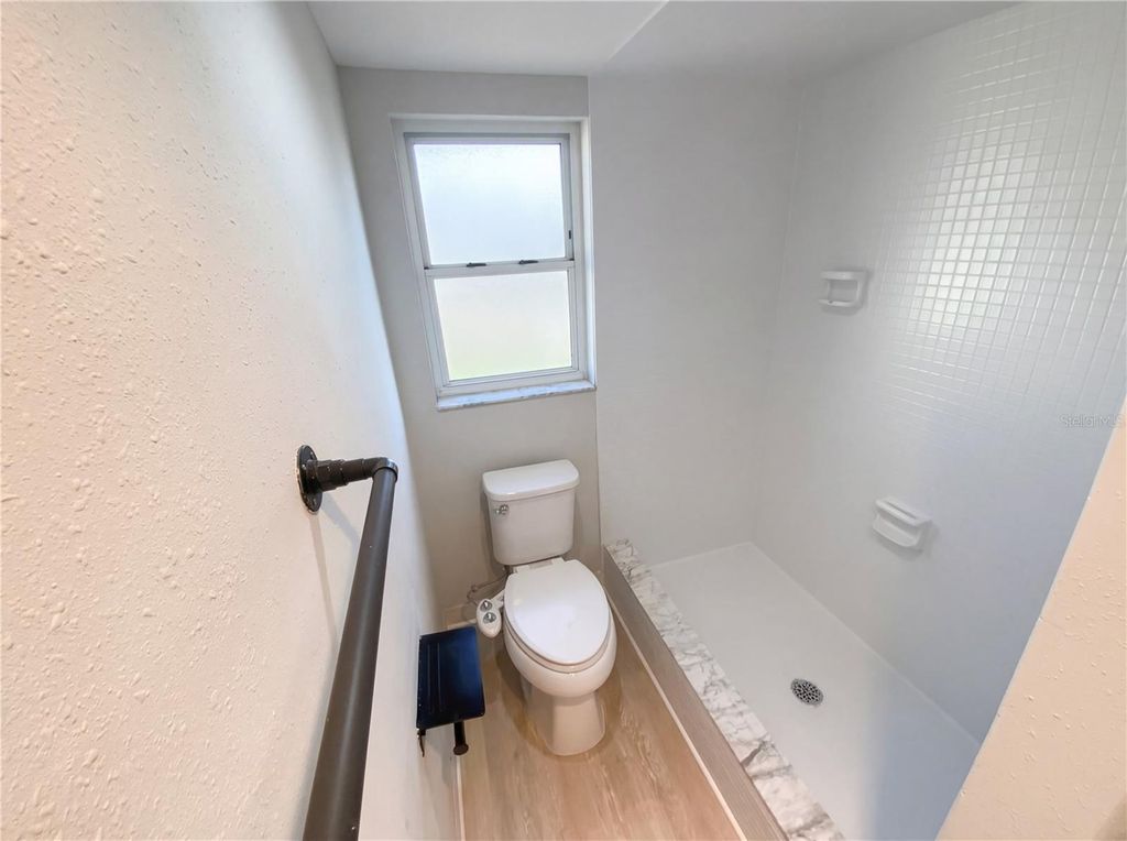 Image 10 of property listing at 408 OCEAN COURT, Clearwater, FL 33756