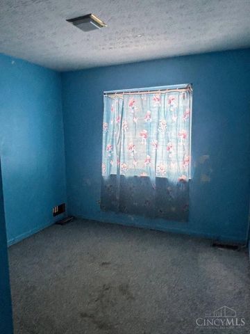 10 Drummond Street, Greenhills, OH 45218