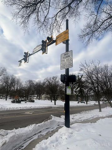 10 Drummond Street, Greenhills, OH 45218