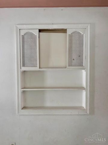 10 Drummond Street, Greenhills, OH 45218