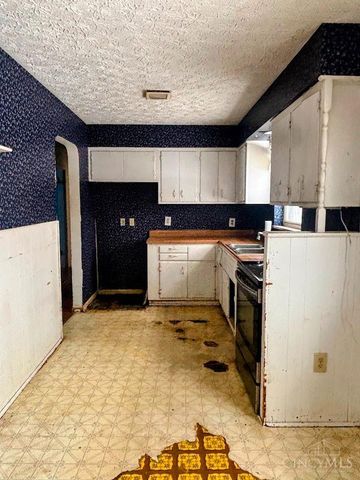 10 Drummond Street, Greenhills, OH 45218