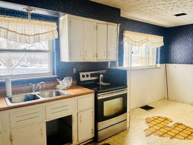 10 Drummond Street, Greenhills, OH 45218