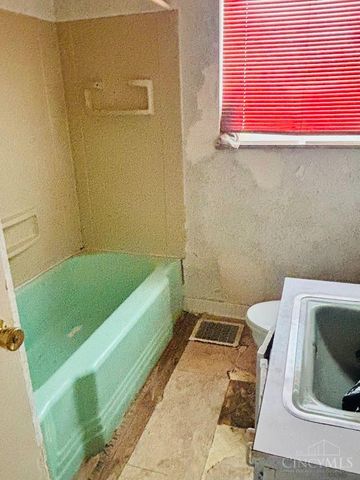 10 Drummond Street, Greenhills, OH 45218