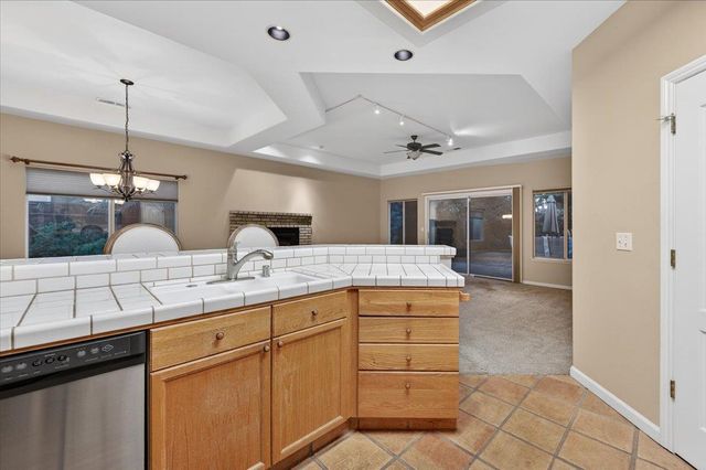 2211 Dawson Cove Lane, Clovis, CA 93611