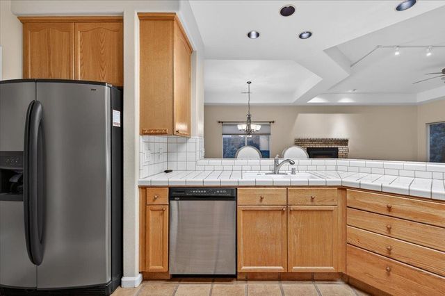 2211 Dawson Cove Lane, Clovis, CA 93611