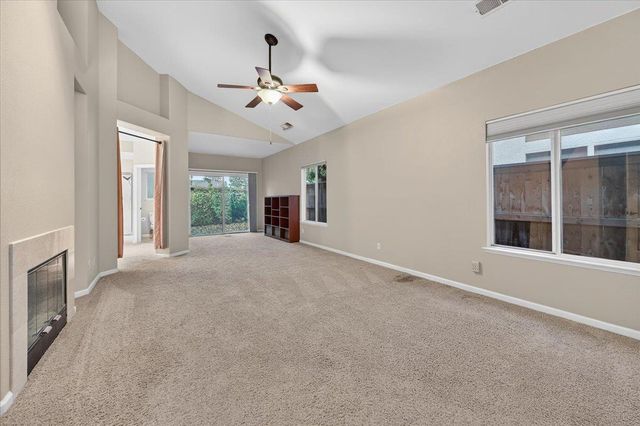 2211 Dawson Cove Lane, Clovis, CA 93611