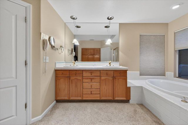 2211 Dawson Cove Lane, Clovis, CA 93611