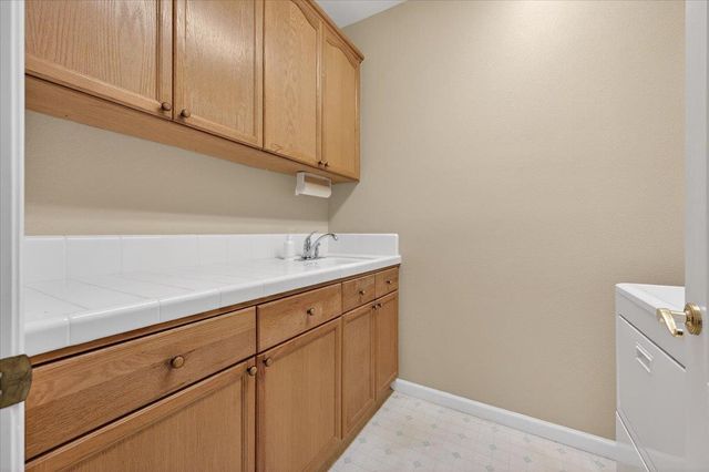 2211 Dawson Cove Lane, Clovis, CA 93611