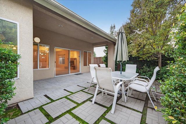 2211 Dawson Cove Lane, Clovis, CA 93611