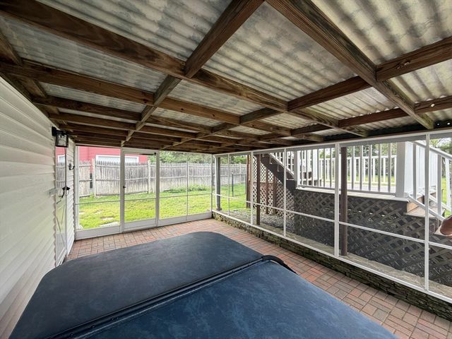 6 Canterbury Rd, Woburn, MA 01801