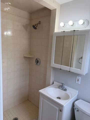 6 Canterbury Rd, Woburn, MA 01801