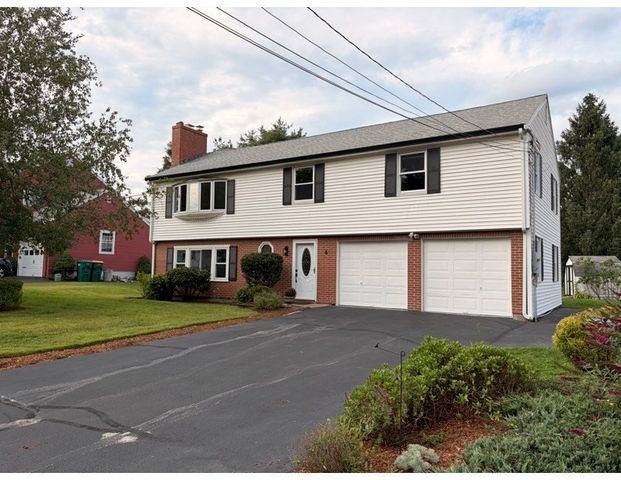 6 Canterbury Rd, Woburn, MA 01801