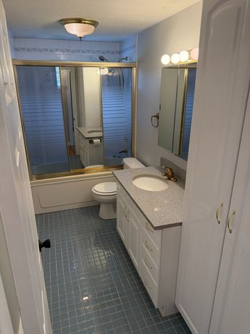 6 Canterbury Rd, Woburn, MA 01801