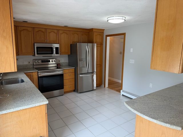 6 Canterbury Rd, Woburn, MA 01801