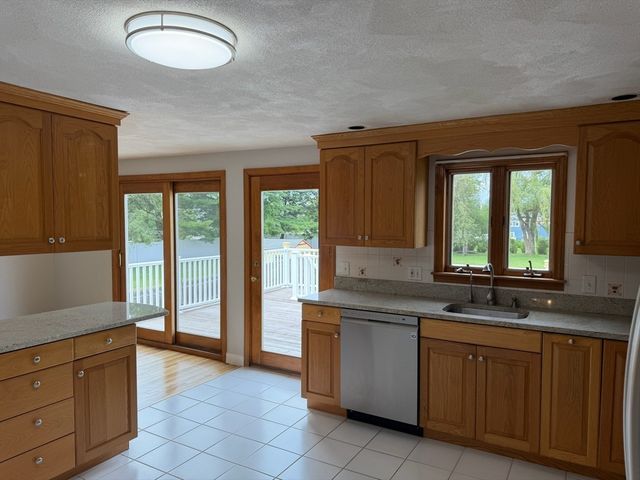 6 Canterbury Rd, Woburn, MA 01801