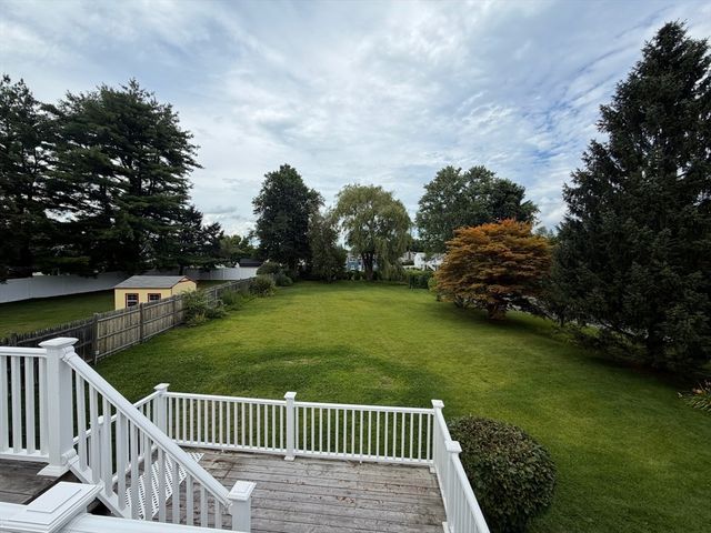 6 Canterbury Rd, Woburn, MA 01801