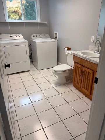 6 Canterbury Rd, Woburn, MA 01801