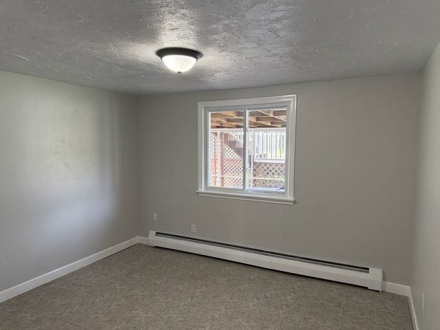 6 Canterbury Rd, Woburn, MA 01801