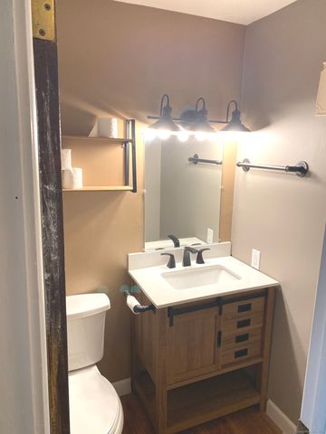 14-B Country Squire Drive 14B, Cromwell, CT 06416