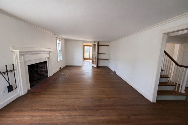 160 Reservoir Rd, Brookline, MA 02467