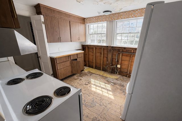 160 Reservoir Rd, Brookline, MA 02467