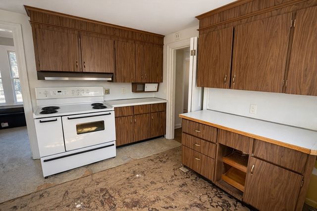 160 Reservoir Rd, Brookline, MA 02467