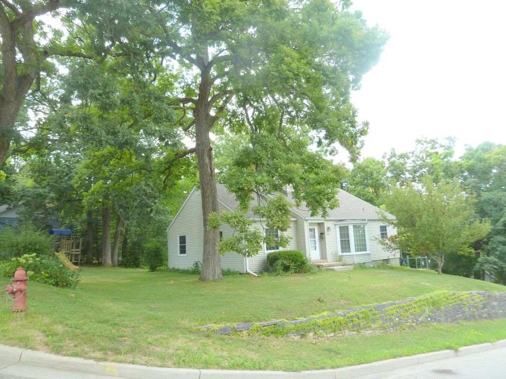 227 3rd STREET, Pewaukee, WI 53072