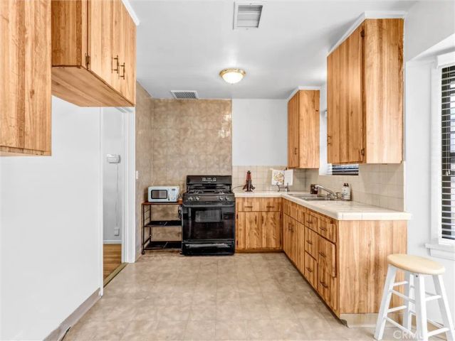 9647 S Harvard, Los Angeles, CA 90047