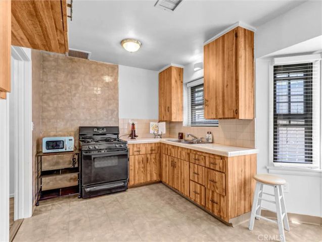 9647 S Harvard, Los Angeles, CA 90047