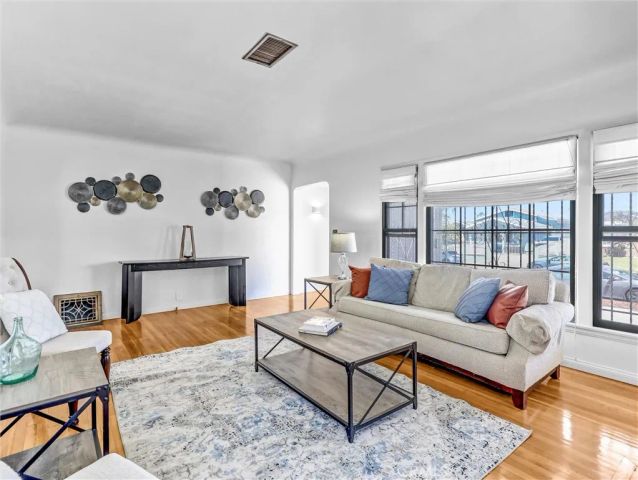 9647 S Harvard, Los Angeles, CA 90047