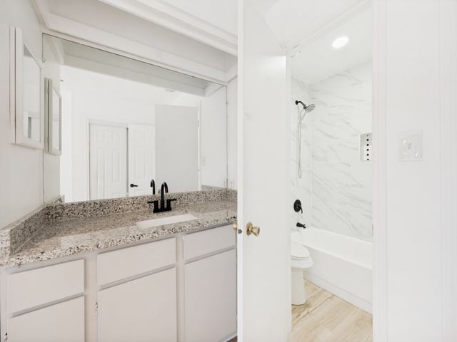 6019 Ridgecrest Road 202B, Dallas, TX 75231
